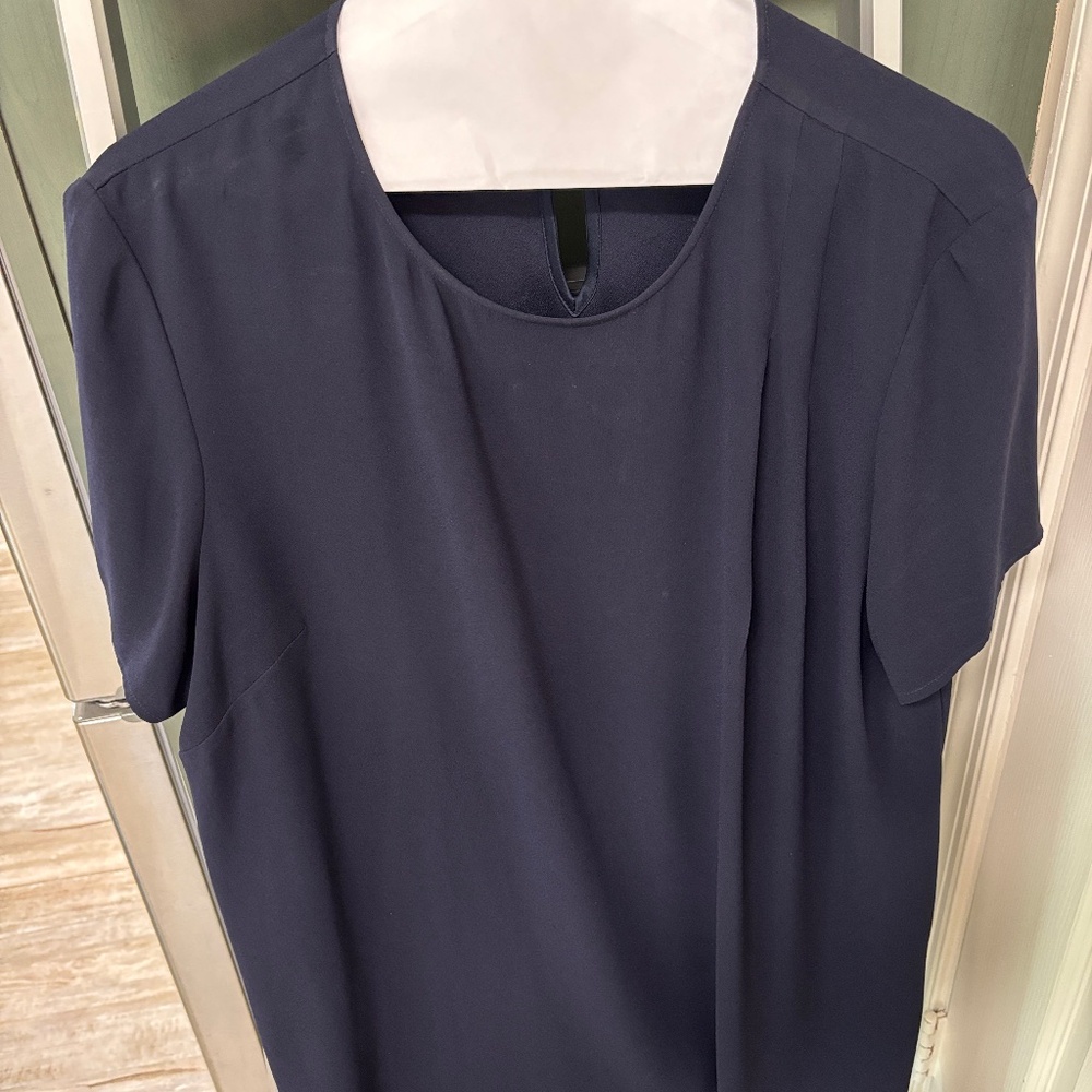 St. John ladies blouse. Navy. Medium